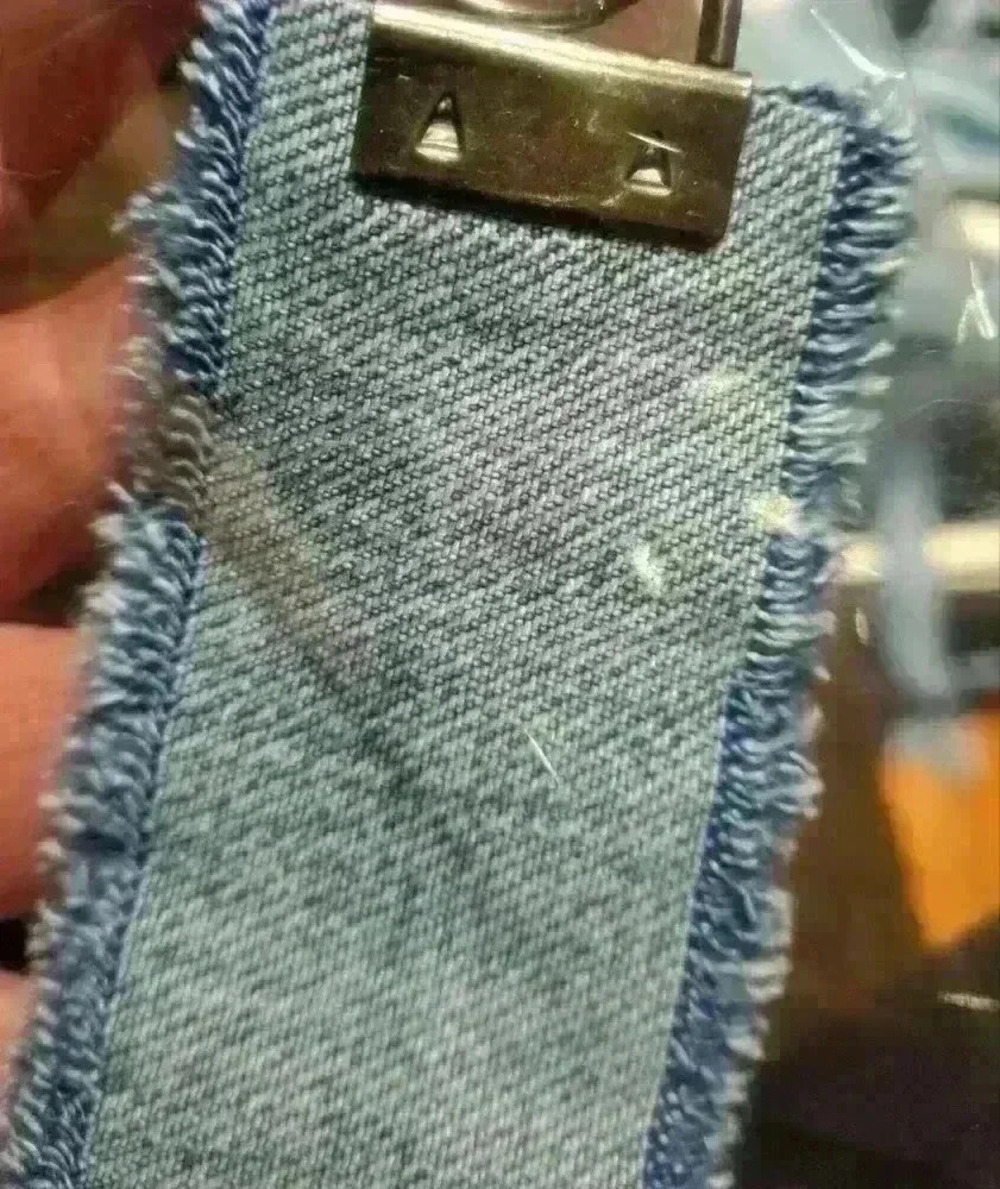 Denim  keychain - Picture 3 of 3